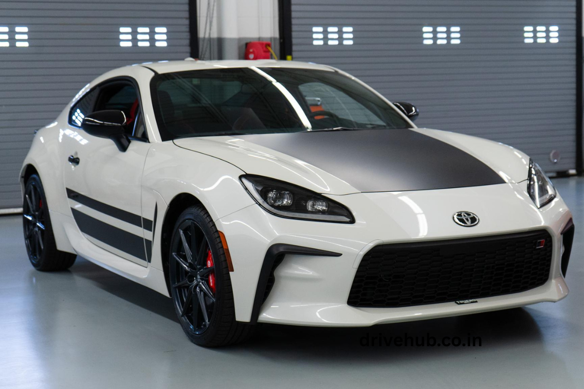Toyota GR86 aggressive front grille design