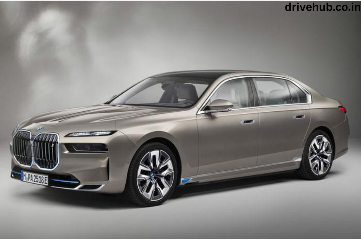 BMW i7 mineral white metallic with black interior executive style